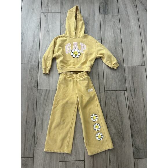 Gap Kids Sweatshirt And Pants Yellow Floral Logo Set Girls Size 6-7 - Picture 1 of 3